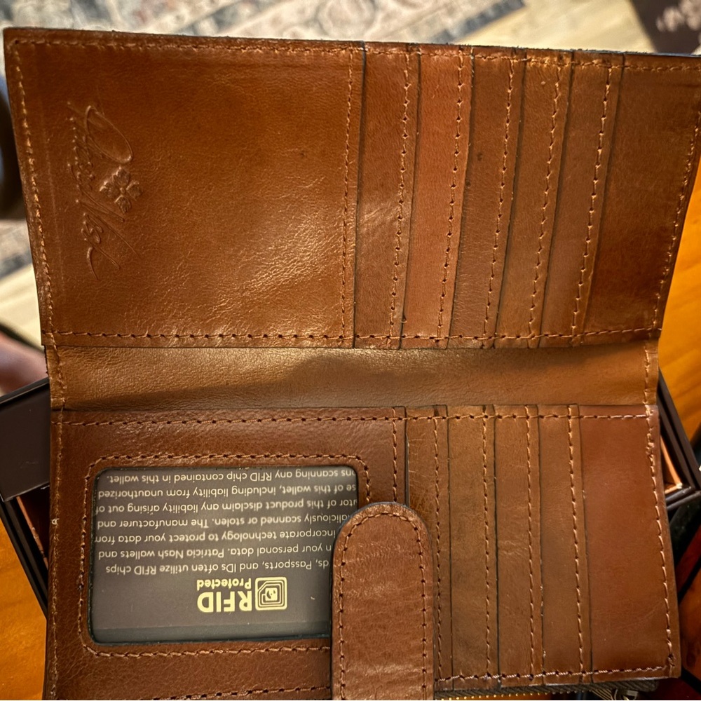 Patricia Nash Floral Key & Card Holder in Tan and Brown - Picture 3 of 5